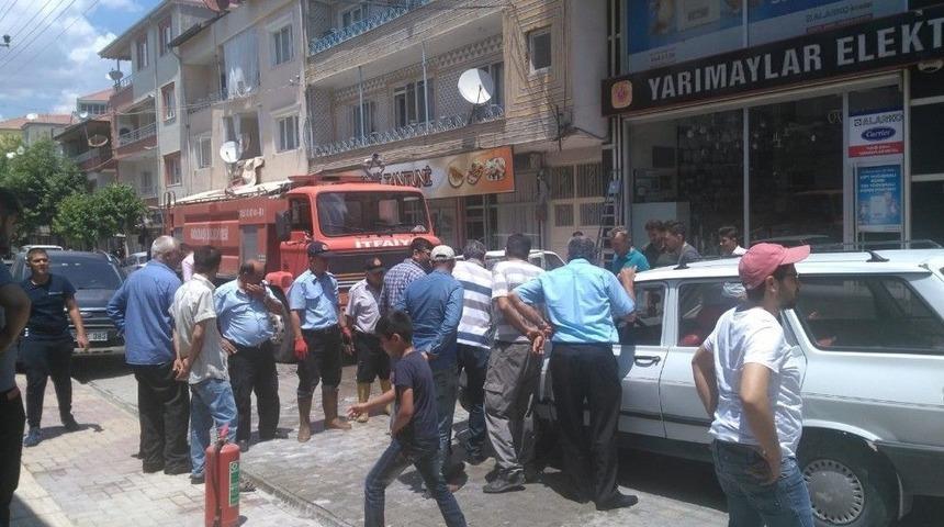 Park Halindeki Otomobil Alev Aldı