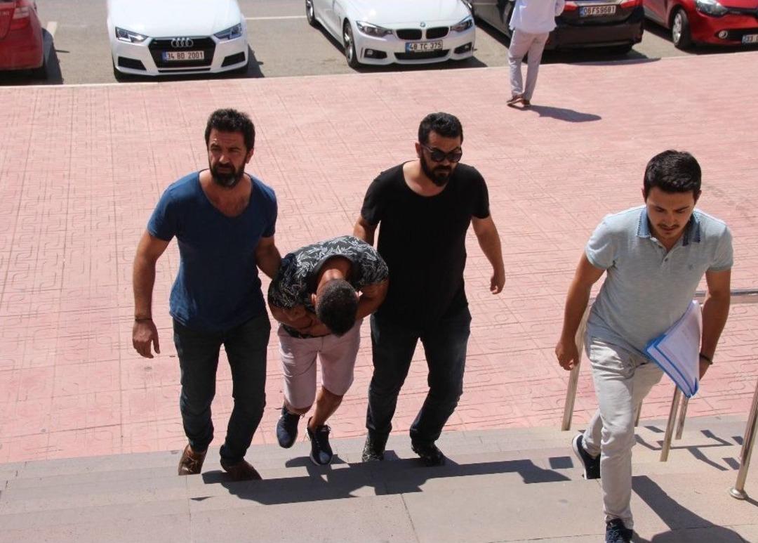 Dedekt&ouml;r K&ouml;peğin Tepki Verdiği Tekerden 400 Bin Tl&rsquo;lik Uyuşturucu &Ccedil;ıktı