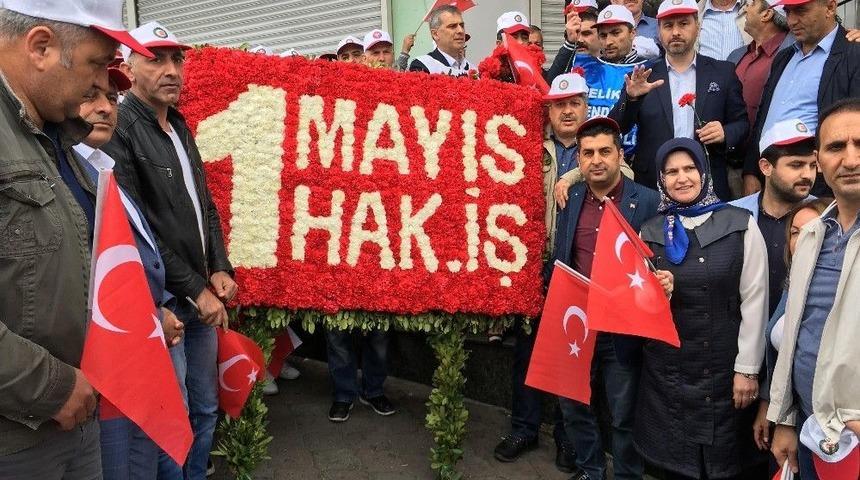 Hak-iş Sendikası Taksim&rsquo;deki Cumhuriyet Anıtı&rsquo;na &Ccedil;elenk Bıraktı