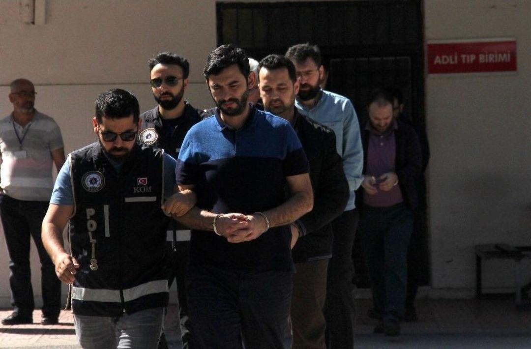 Fet&ouml;&rsquo;c&uuml;n&uuml;n &Ccedil;ukura Attığı Telefon Tonlarca Su Tahliye Edilerek Bulundu