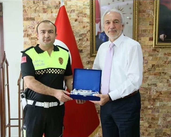 Başkan Kamil Saraçoğlu’ndan Fedakar Polislere Ödül G1
