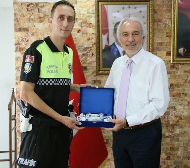 Başkan Kamil Saraçoğlu’ndan Fedakar Polislere Ödül G2