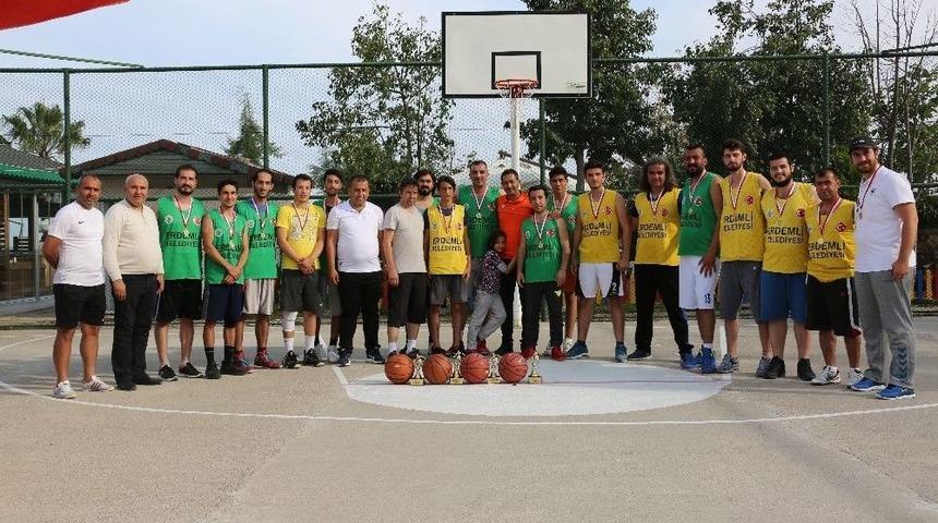 Erdemli&rsquo;de Sokak Basketbolu Turnuvası D&uuml;zenlendi