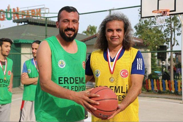 Erdemli’de Sokak Basketbolu Turnuvası Düzenlendi