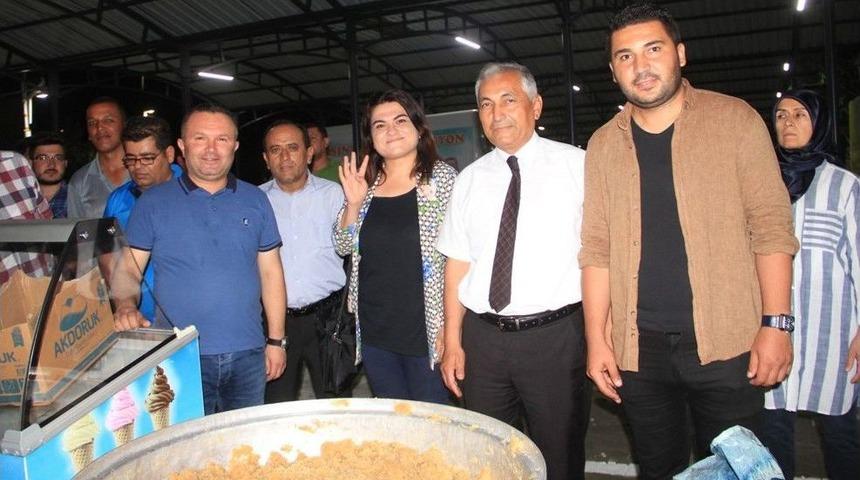 Sarıg&ouml;l&rsquo;de Ak Parti&rsquo;den Se&ccedil;mene Dondurma Ve Helvalı Teşekk&uuml;r