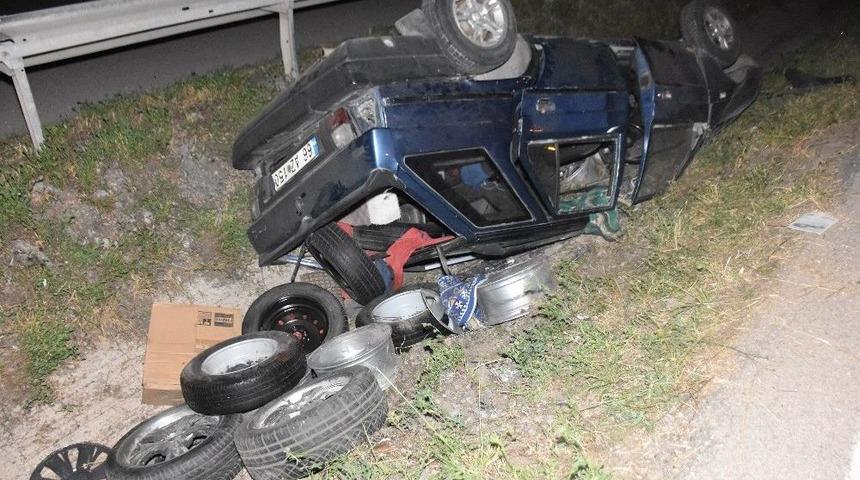 Bagajı Lastik Y&uuml;kl&uuml; Otomobil Su Kanalına Devrildi: 1 Kişi Ağır Yaralandı