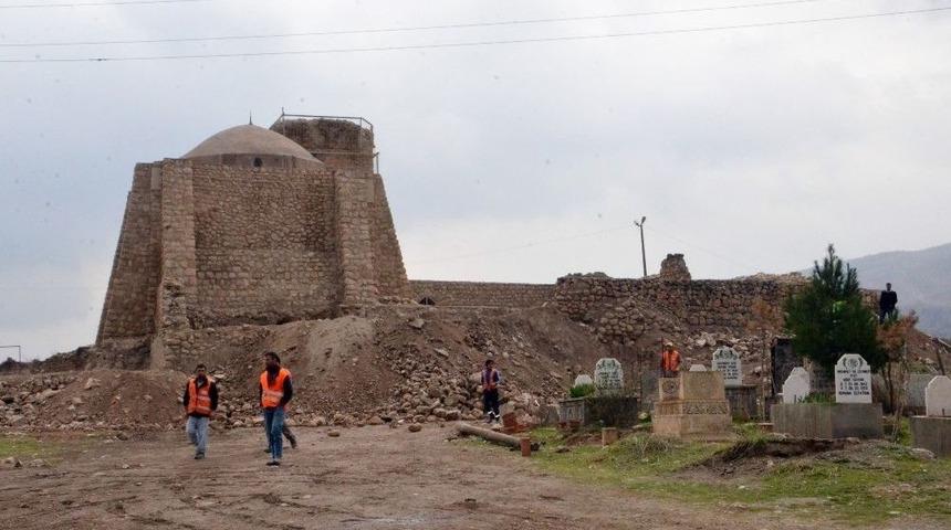 Hasankeyf&rsquo;te Mezarlar Taşınıyor