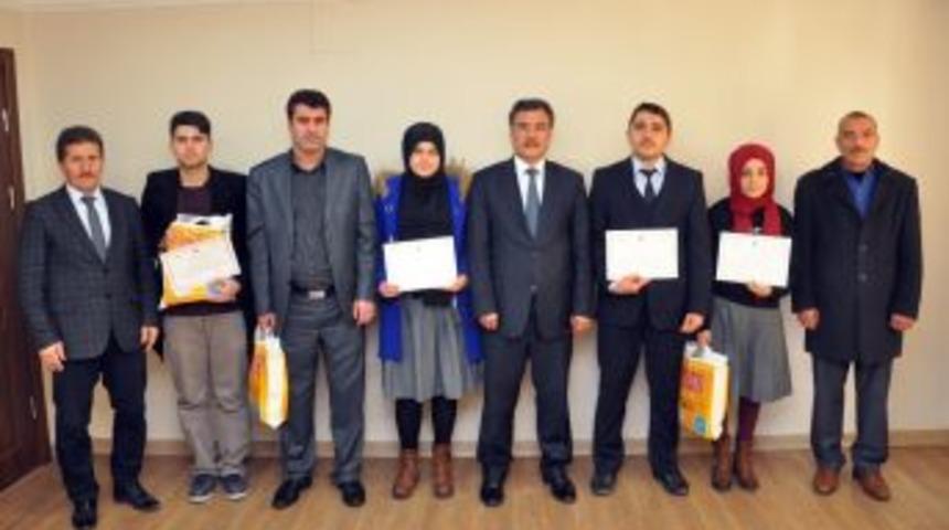 G&uuml;m&uuml;şhane&rsquo;de &lsquo;dilimiz Kimliğimizdir&rsquo; Konulu Makale Ve Deneme Yarışması &Ouml;d&uuml;lleri Sahiplerini Buldu