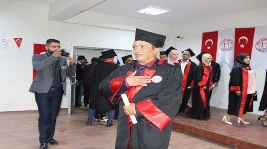 Hayalini Kurduğu Mezuniyeti 54 Yaşında Ger&ccedil;ekleşti