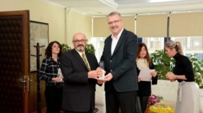 Karacabey&rsquo;de Emektar Bakkallara Plaket