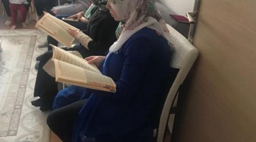 Tut Polis Eşleri Şehitler İçin Dua Etti