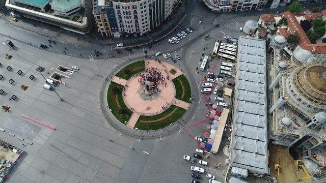 Taksim Meydana Sendikaların Çelenk Bırakması Havadan Görüntülendi