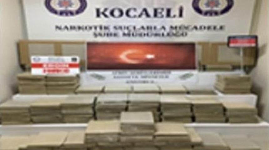 Kocaeli’de İki Tıra Yapılan Operasyonlarda 332 Kilo Eroin Ele Geçirildi