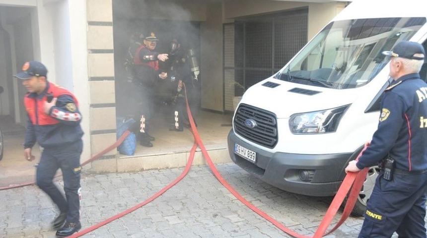 Apartmanın Bodrumunda &Ccedil;ıkan Yangın Korkuttu