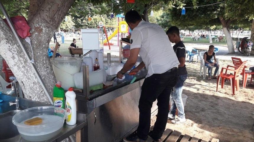 Polis Ş&uuml;phelileri Yakalamak İ&ccedil;in Kılıktan Kılığa Giriyor