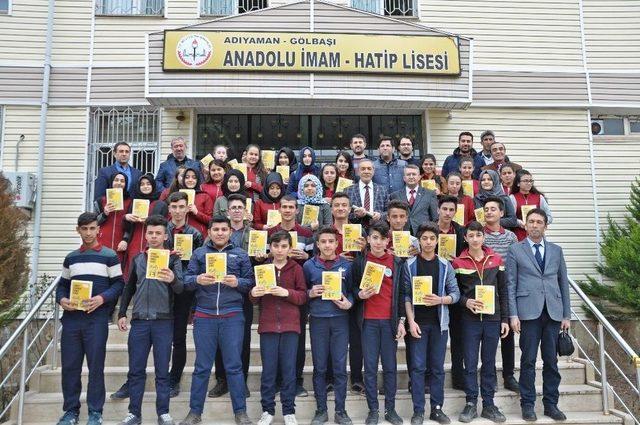 Gölbaşı Belediyesinden Okullara Kitap Desteği