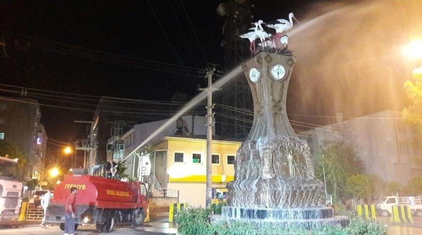 Bismil&rsquo;de Temizlik Ekipleri Gece G&uuml;nd&uuml;z &Ccedil;alışıyor
