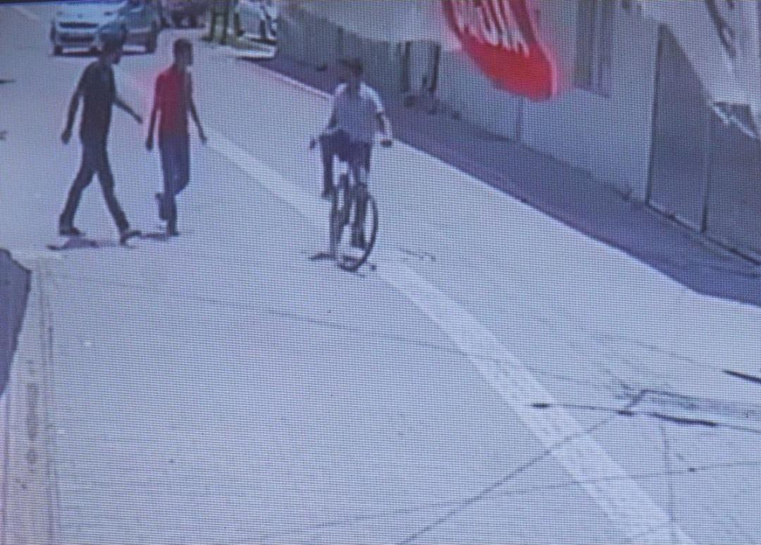 Yaşlı Kadının 10 Bin Lirasını &Ccedil;alıp Ka&ccedil;tılar