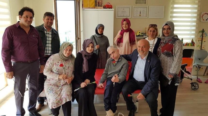 Ak Partili Kadınlar &Ouml;zel &Ouml;ğrencileri Ziyaret Etti