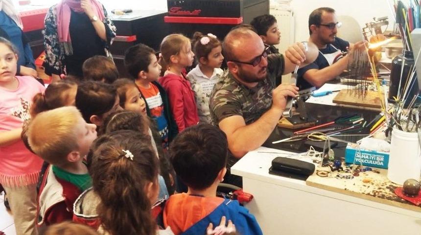 Nezaket El&ccedil;ilerinden Anlamlı Bağış