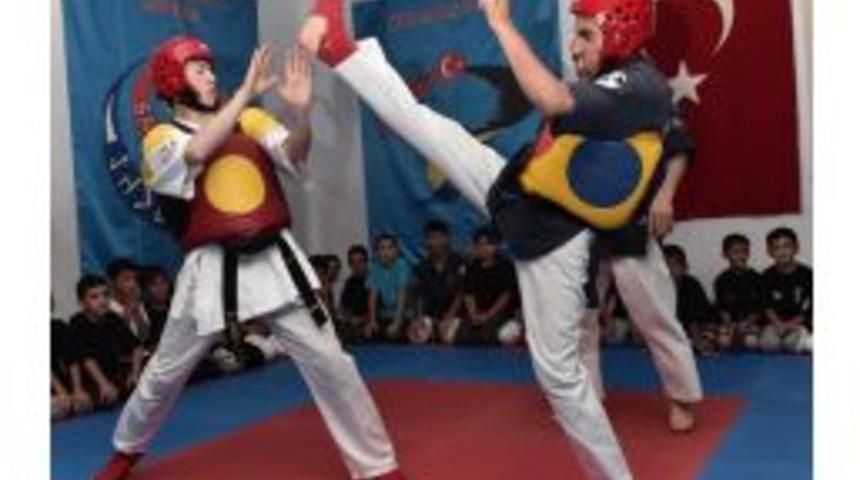 Sayokan Topluluğu &Ccedil;ocukları Bekliyor