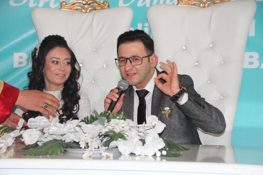 İşitme Engelli &Ccedil;ift İşaret Diliyle Birbirlerine &rsquo;evet&rsquo; Dedi