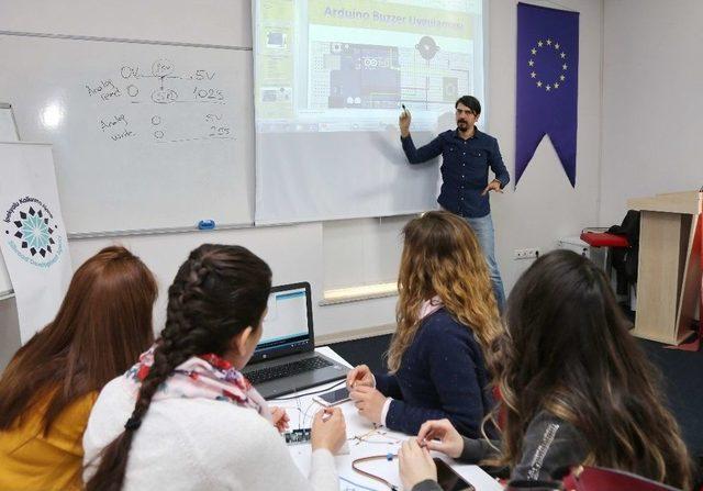 Gaziantep’te Stem Eğitimleri Sürüyor