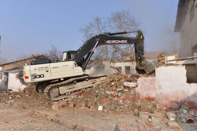 Yeşilyurt’ta 178 Metruk Bina Yıkıldı