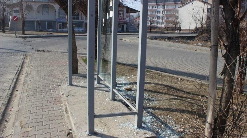 Gen&ccedil;&rsquo;te Duraklar Tahrip Edildi