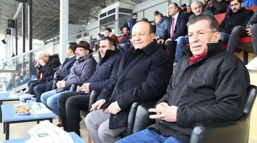 Başkan &Ouml;zakcan Hafta Sonunu Spor M&uuml;sabakalarına Ayırdı