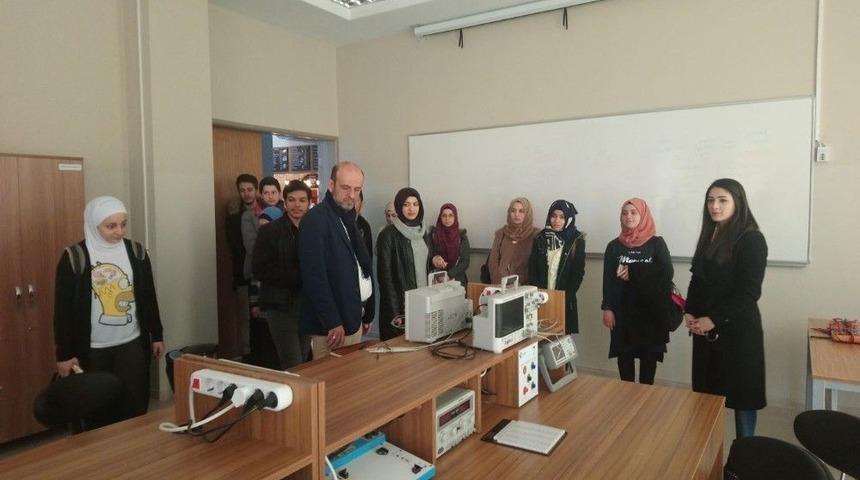 Hk&uuml;, Kapılarını Iraklı &Ouml;ğrencilere A&ccedil;tı