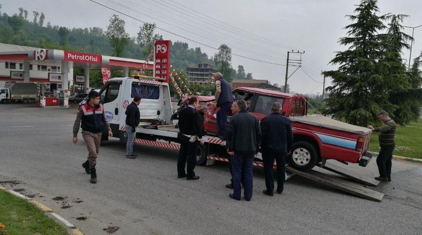 Ordu&rsquo;da Pikapla Minib&uuml;s &Ccedil;arpıştı: 2 Yaralı