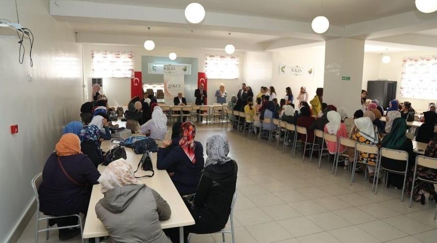 T&uuml;rk&ccedil;e Eğitimi G&ouml;ren Suriyelilere Sertifikaları Verildi