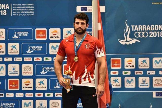 Yunus Emre Başar, Dünya Ve Olimpiyat Şampiyonu Sırp Davor Stafank’i Yenerek Altın Madalya Kazandı.