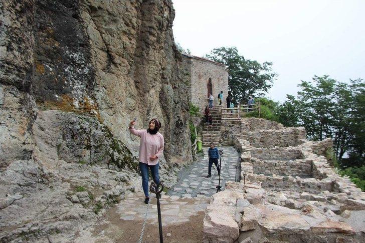 Aya Varvara Kilisesi’ne Arap Turist İlgisi G2