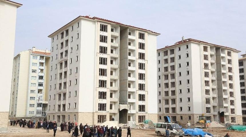 Şehit Aileleri Ve Gaziler Yeni Yuvalarını Gezdiler