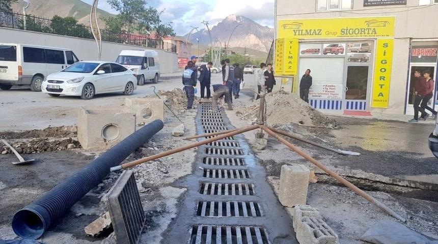 Hakkari&rsquo;de Drenaj Hattı &Ccedil;alışması