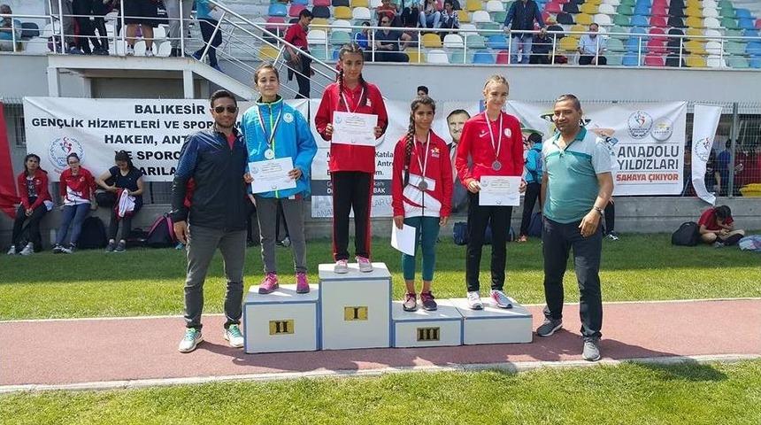 Yıldız Atletlerin Yarı Final Sevinci