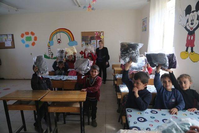 El Emekleri &Ouml;ğrencilere Dağıtıldı 1