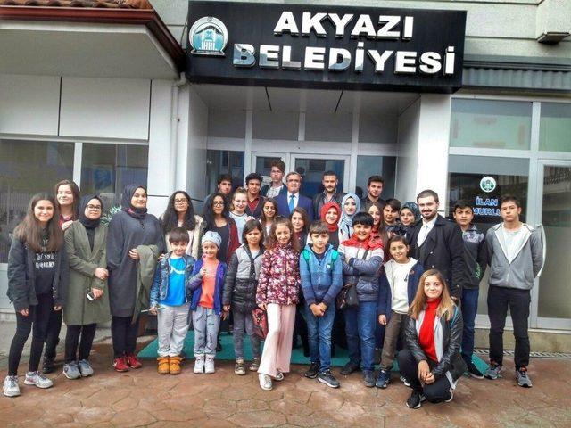 Akyazı&rsquo;da&ldquo;bir Tutam Gen&ccedil;lik&rdquo; Oyunu Sahnede 1