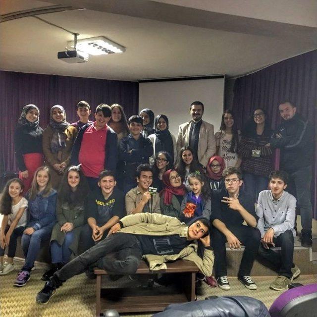 Akyazı&rsquo;da&ldquo;bir Tutam Gen&ccedil;lik&rdquo; Oyunu Sahnede 2