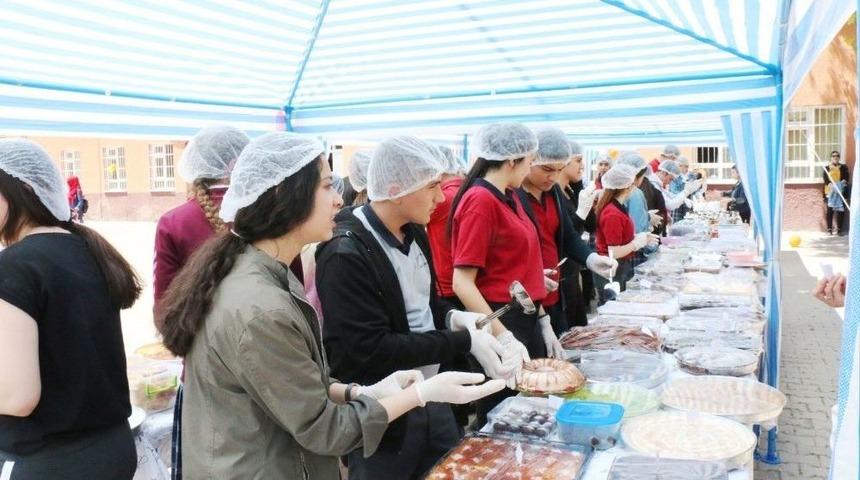 Kermesten Elde Edilen Gelirler Mehmet&ccedil;ik Vakfı&rsquo;na Bağışlanacak