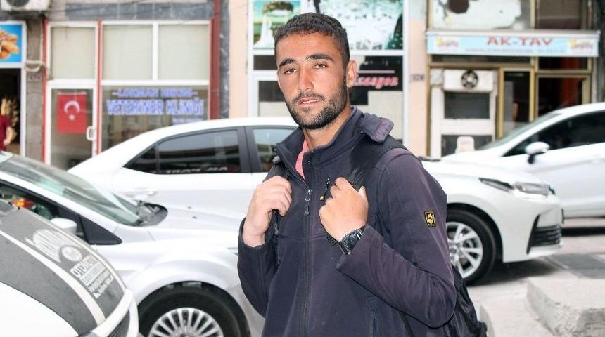 Cumhurbaşkanını G&ouml;rmek İ&ccedil;in Y&uuml;r&uuml;yen Gen&ccedil; Akdağmadeni&rsquo;ne Ulaştı