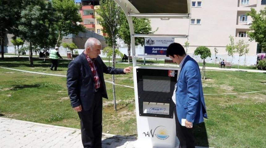 Van B&uuml;y&uuml;kşehir Belediyesi Engelliler İ&ccedil;in Şarj İstasyonları Kurdu