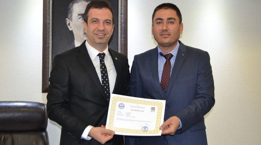 Kaymakam G&uuml;r&ccedil;am&rsquo;dan Başarılı Polise Belge