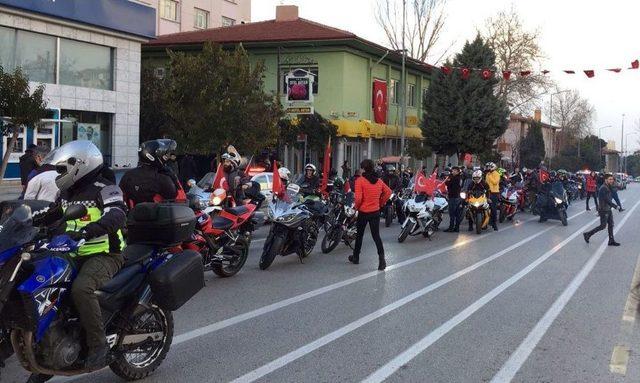 Isparta’daki Motosiklet Tutkunlarından Şehitlere Saygı Korteji