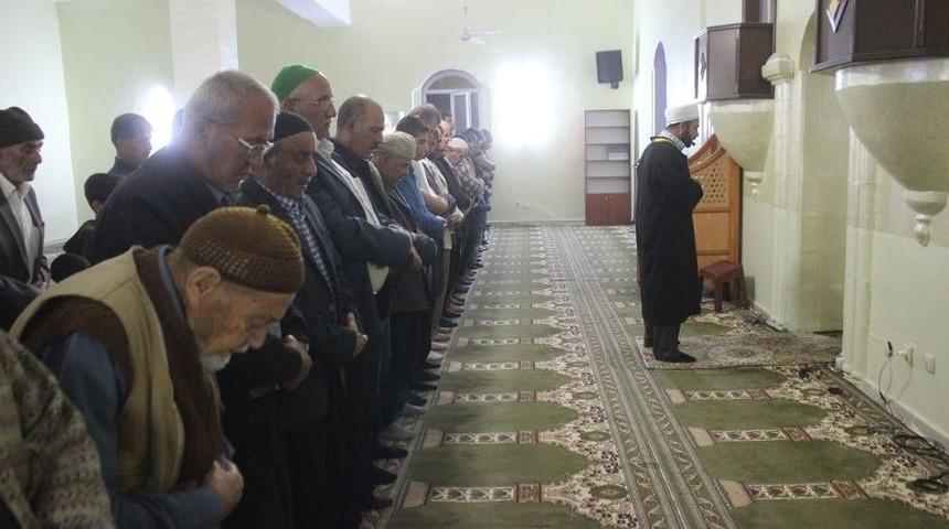 Yavuzelin&rsquo;de Berat Kandili Huşu İ&ccedil;erisinde Kutlandı