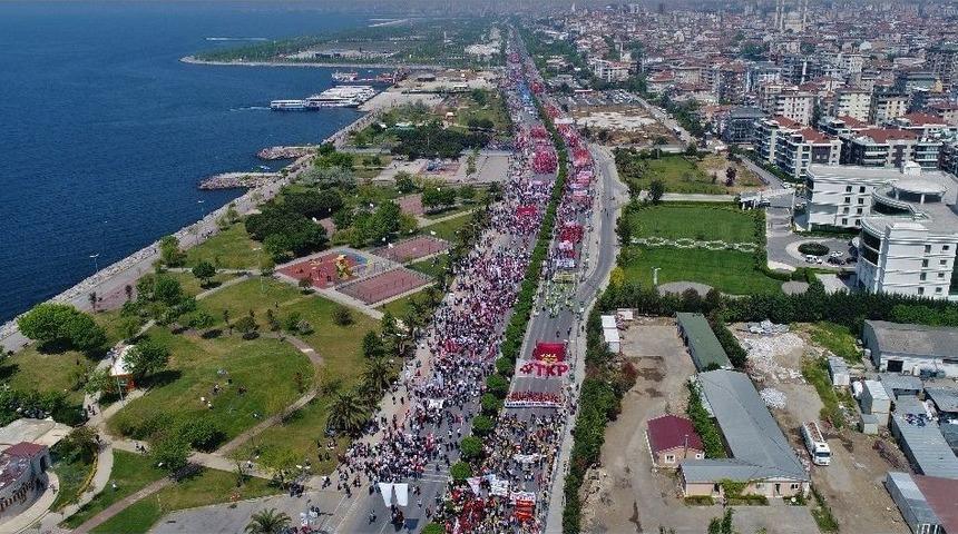 Maltepe Miting Alanına Y&uuml;r&uuml;yen Kalabalık Havadan G&ouml;r&uuml;nt&uuml;lendi