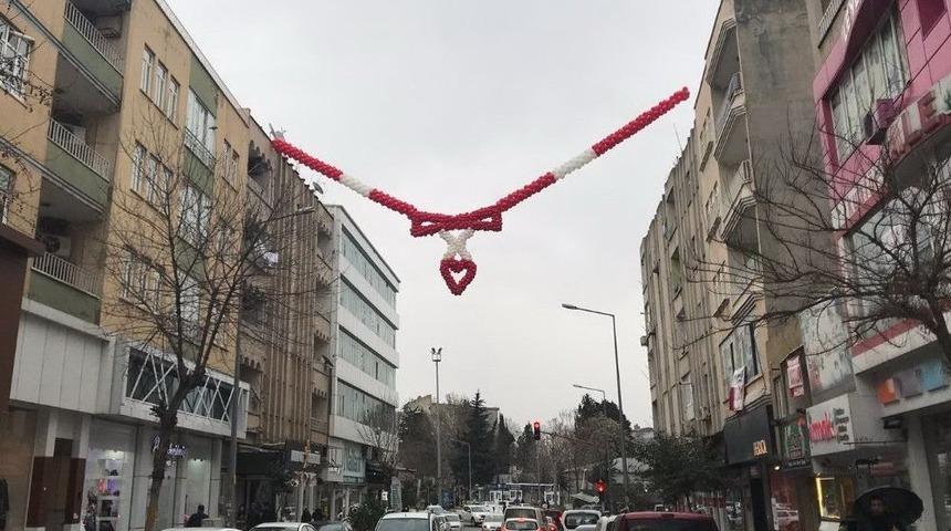 Esnaf 14 Şubat Sevgililer G&uuml;n&uuml;n&uuml; Hazırlanıyor