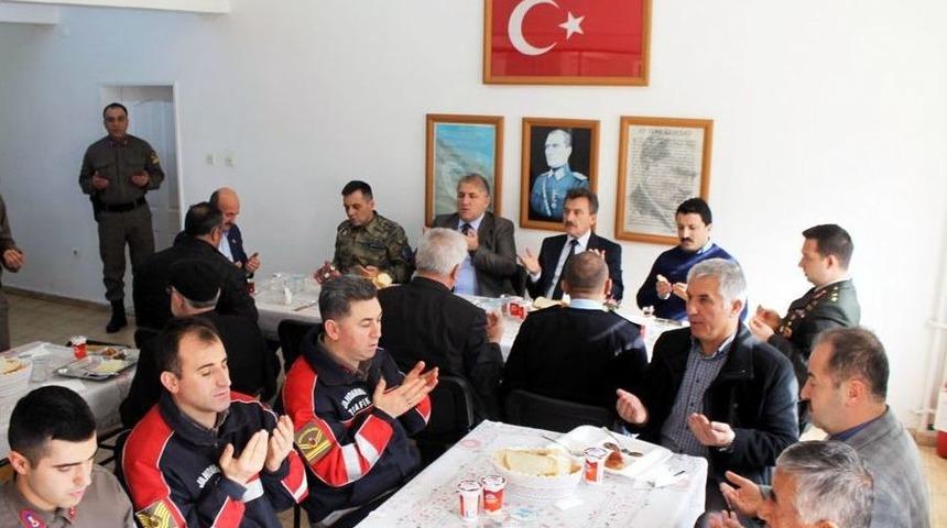 K&ouml;yl&uuml;lerden Askere Moral Yemeği